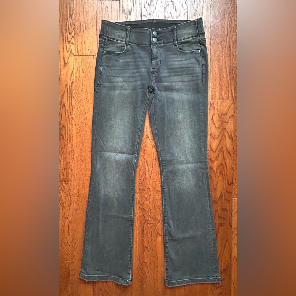 [Apt. 9] Women’s Size 6 Bootcut Mid Rise Tummy Control Jeans Grey Wash